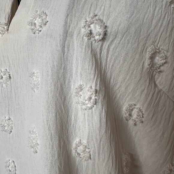$5 Friday Elegant White Textured Women's Top - Picture 4 of 5